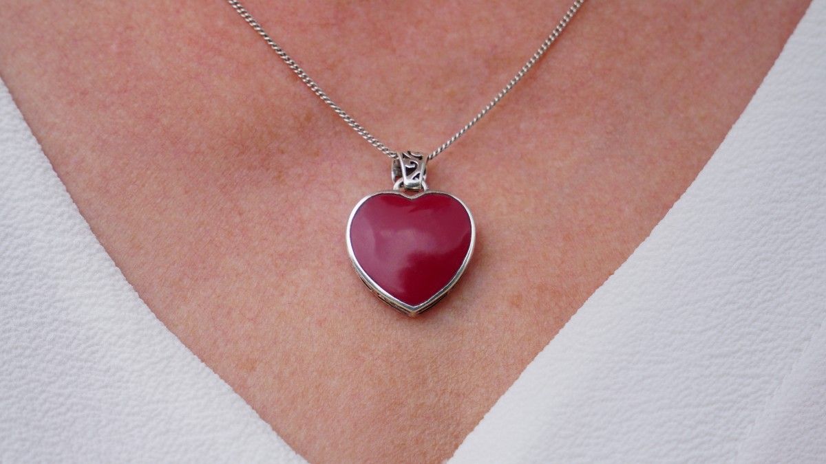 Timeless Elegance for Special Memories: Where to Purchase Your Sterling Silver Locket