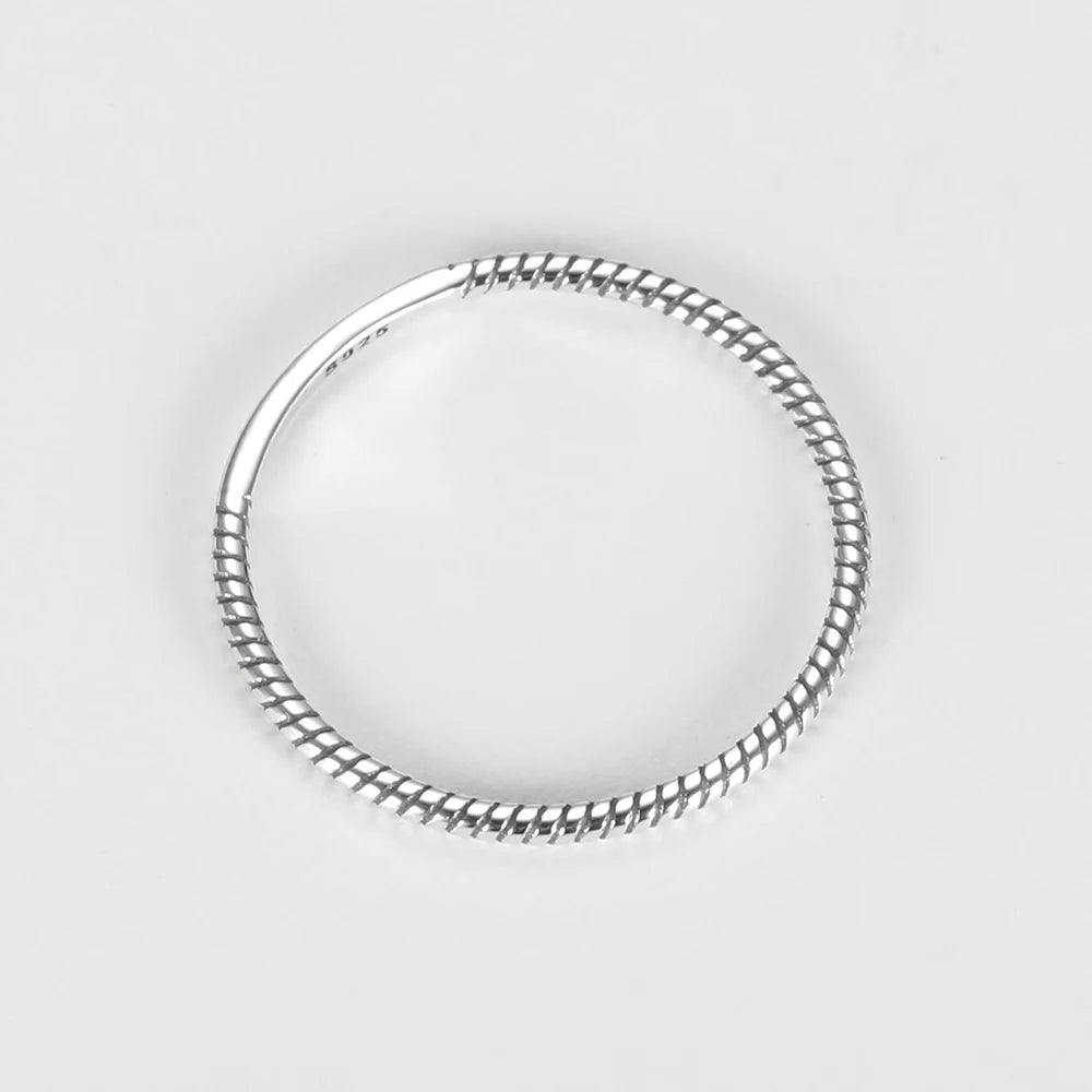 Minimalist Twist Lines Ring